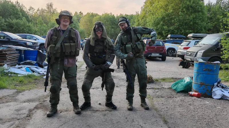 14 июня маленькой бандой на троих ездили на игру FarCry: Округ Хоуп, которая проходила в джунглях Северного, замаскирова